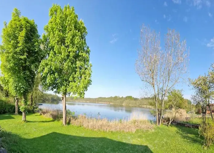 Am Weinberg, * Dobbrikow