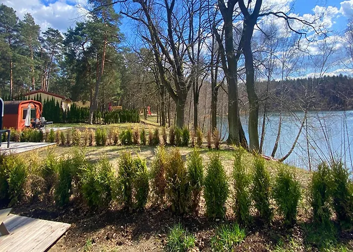 Am Weinberg, * Dobbrikow